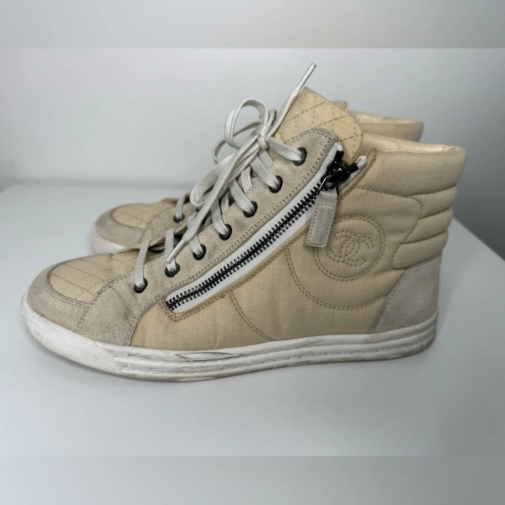 Chanel Quilted High Top Sneakers w/ Side Zipper - Beige Size 39 - Picture 4 of 7